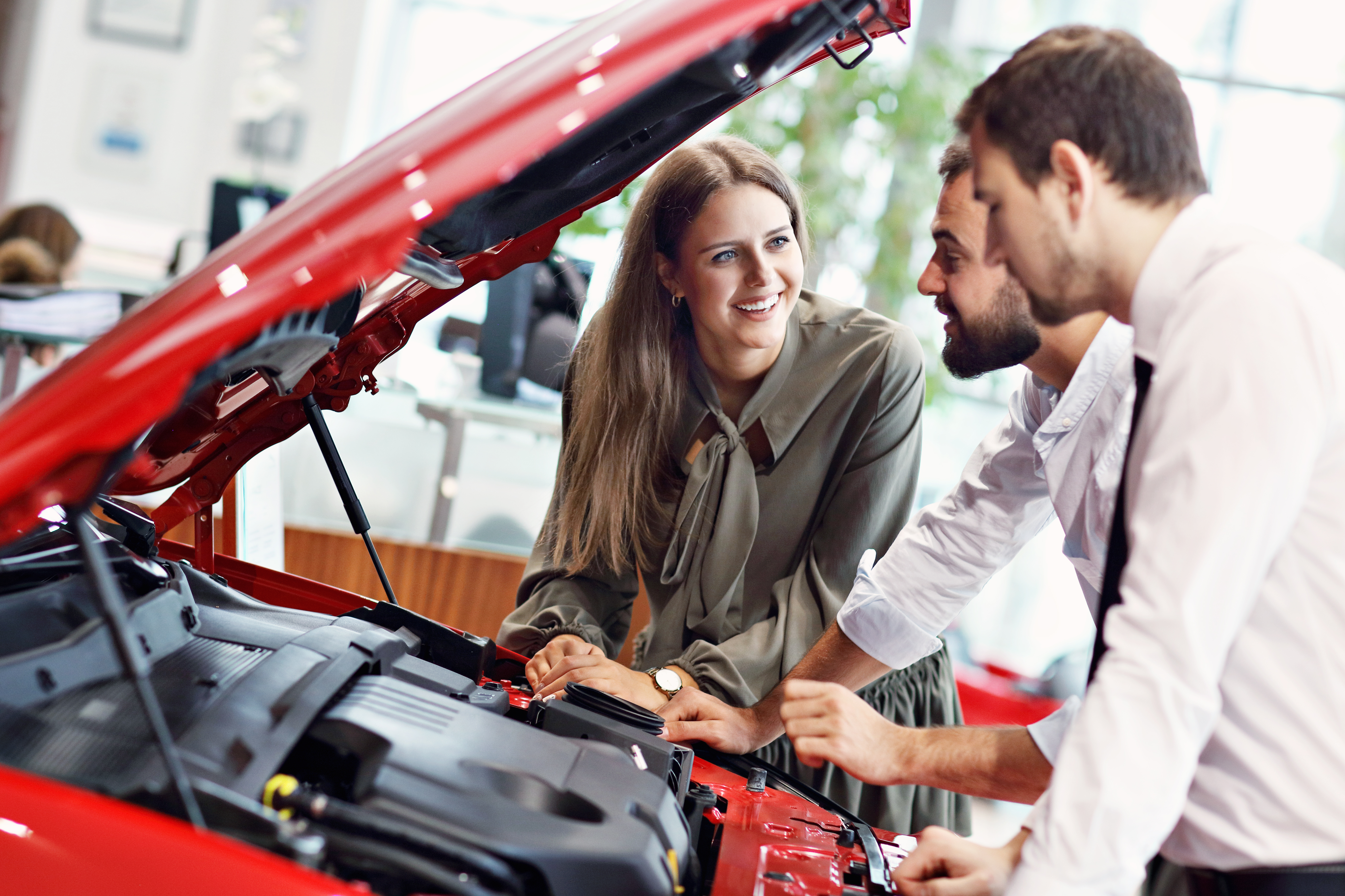 Customer discussing vehicle sales with a dealer, illustrating motor trade insurance part-time for businesses growing from part-time to full-time trading.